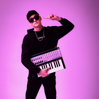 Обложка Plvtina - In Love